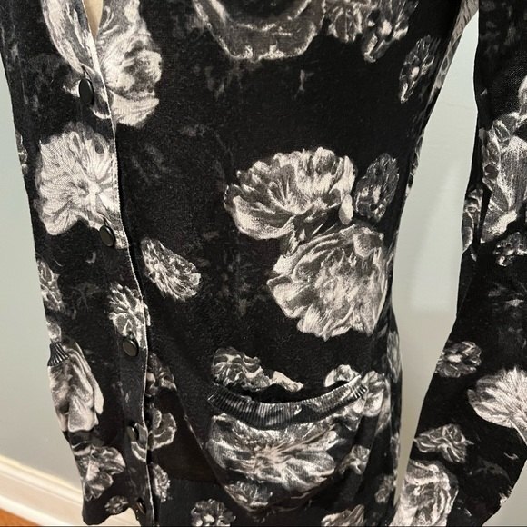 Prabal Gurung Meet The Parents Black & White Floral Print V Neck Button Cardigan - Picture 3 of 8